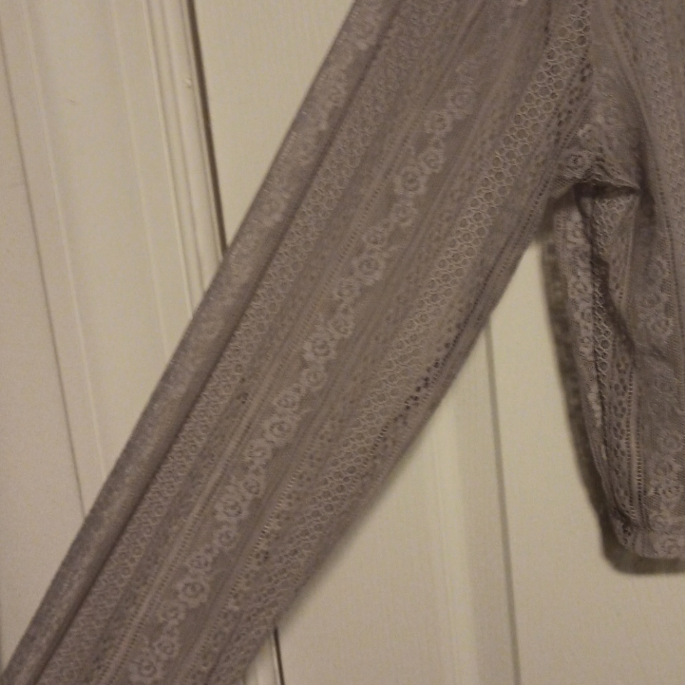 Lace crop top - Picture 2 of 3